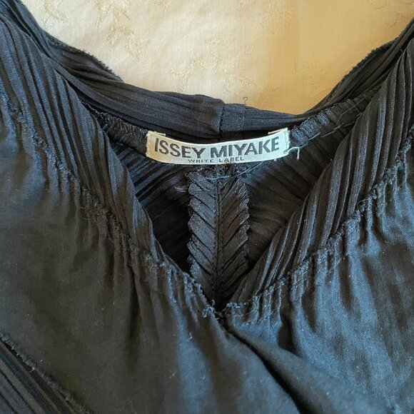 Issey Miyake White Label Black Sleeveless Top - Picture 3 of 5